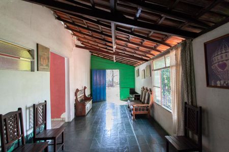 Casa à venda com 243m², 2 quartos e 6 vagasSala