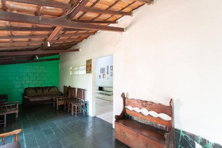 Casa à venda com 243m², 2 quartos e 6 vagasSala