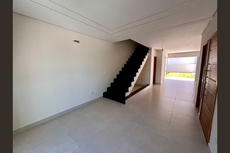Casa à venda com 135m², 4 quartos e 3 vagas Casa à venda com 135m², 4 quartos e 3 vagasSala