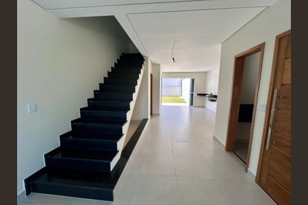 Casa à venda com 135m², 4 quartos e 3 vagas Casa à venda com 135m², 4 quartos e 3 vagasSala