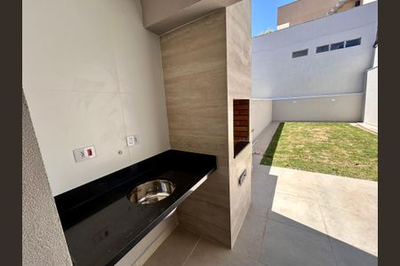 Casa à venda com 135m², 4 quartos e 3 vagas Casa à venda com 135m², 4 quartos e 3 vagasChurrasqueira