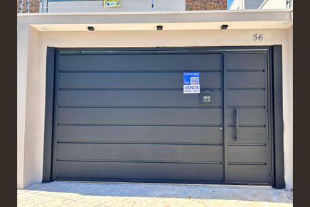 Casa à venda com 135m², 4 quartos e 3 vagas Casa à venda com 135m², 4 quartos e 3 vagasFachada