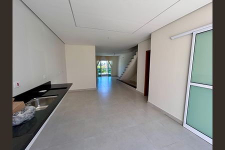 Casa à venda com 135m², 4 quartos e 3 vagas Casa à venda com 135m², 4 quartos e 3 vagasCozinha