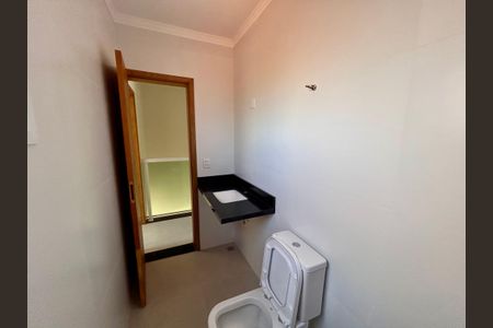 Casa à venda com 135m², 4 quartos e 3 vagas Casa à venda com 135m², 4 quartos e 3 vagasBanheiro Social