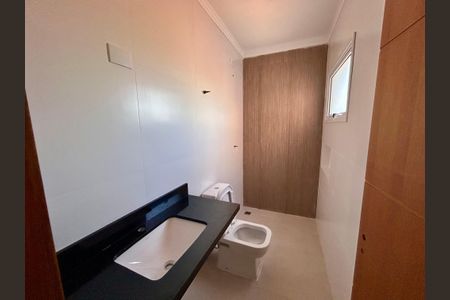 Casa à venda com 135m², 4 quartos e 3 vagas Casa à venda com 135m², 4 quartos e 3 vagasBanheiro Social