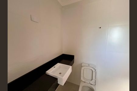 Casa à venda com 135m², 4 quartos e 3 vagas Casa à venda com 135m², 4 quartos e 3 vagasBanheiro da Suíte 1