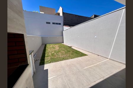Casa à venda com 135m², 4 quartos e 3 vagas Casa à venda com 135m², 4 quartos e 3 vagasQuintal