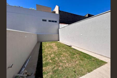 Casa à venda com 135m², 4 quartos e 3 vagas Casa à venda com 135m², 4 quartos e 3 vagasQuintal