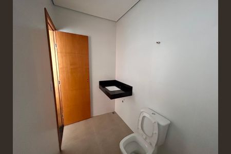 Casa à venda com 135m², 4 quartos e 3 vagas Casa à venda com 135m², 4 quartos e 3 vagasBanheiro da Suíte 2