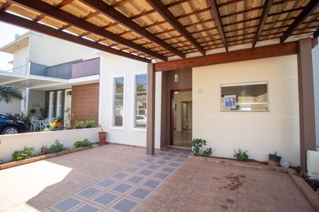 Casa de condomínio para alugar com 150m², 3 quartos e 2 vagas Casa de condomínio para alugar com 150m², 3 quartos e 2 vagasFachada