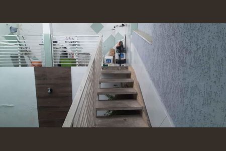 Casa à venda com 280m², 3 quartos e 2 vagas Casa à venda com 280m², 3 quartos e 2 vagasEscada