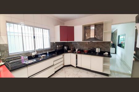 Casa à venda com 280m², 3 quartos e 2 vagas Casa à venda com 280m², 3 quartos e 2 vagasCozinha