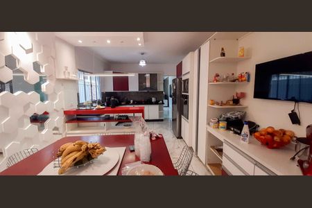 Casa à venda com 280m², 3 quartos e 2 vagas Casa à venda com 280m², 3 quartos e 2 vagasCopa