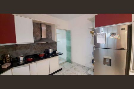 Casa à venda com 280m², 3 quartos e 2 vagas Casa à venda com 280m², 3 quartos e 2 vagasCozinha