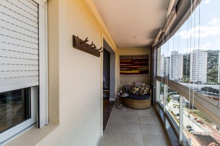 Apartamento para alugar com 113m², 3 quartos e 2 vagas Apartamento para alugar com 113m², 3 quartos e 2 vagasVaranda