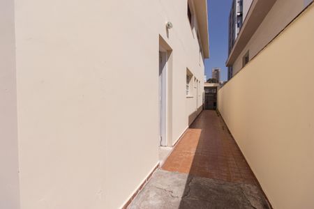 Casa à venda com 200m², 3 quartos e 2 vagasCorredor externo