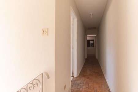 Casa à venda com 200m², 3 quartos e 2 vagasCorredor