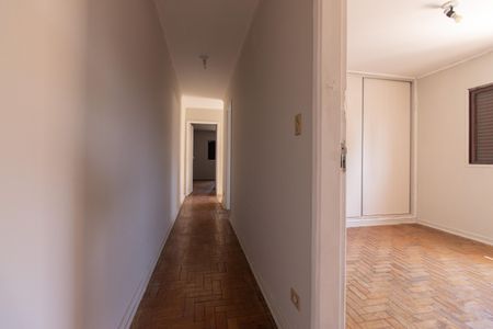 Casa à venda com 200m², 3 quartos e 2 vagasCorredor