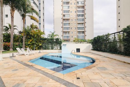 Apartamento à venda com 98m², 2 quartos e 2 vagas Apartamento à venda com 98m², 2 quartos e 2 vagasÁrea comum - Piscina