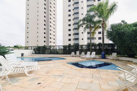 Apartamento à venda com 98m², 2 quartos e 2 vagas Apartamento à venda com 98m², 2 quartos e 2 vagasÁrea comum - Piscina