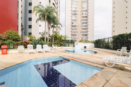 Apartamento à venda com 98m², 2 quartos e 2 vagas Apartamento à venda com 98m², 2 quartos e 2 vagasÁrea comum - Piscina