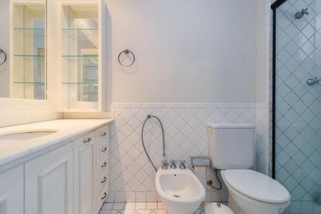 Apartamento à venda com 98m², 2 quartos e 2 vagas Apartamento à venda com 98m², 2 quartos e 2 vagasBanheiro da Suíte 1