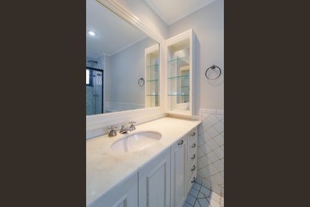 Apartamento à venda com 98m², 2 quartos e 2 vagas Apartamento à venda com 98m², 2 quartos e 2 vagasBanheiro da Suíte 1