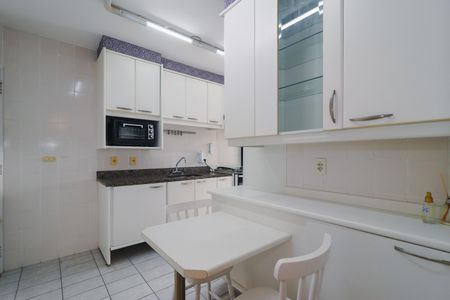Apartamento à venda com 98m², 2 quartos e 2 vagas Apartamento à venda com 98m², 2 quartos e 2 vagasCozinha