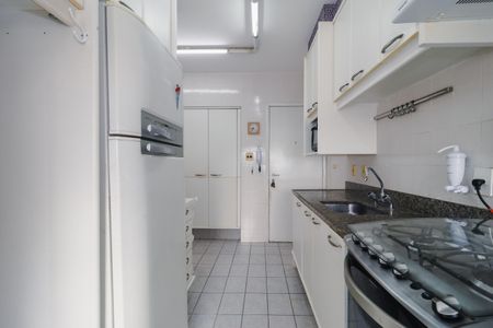 Apartamento à venda com 98m², 2 quartos e 2 vagas Apartamento à venda com 98m², 2 quartos e 2 vagasCozinha