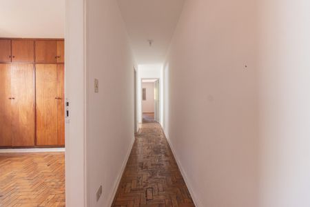 Casa à venda com 200m², 3 quartos e 2 vagasCorredor