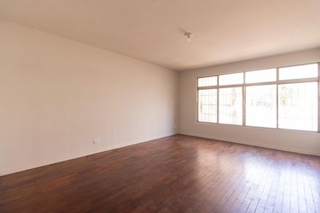 Casa à venda com 200m², 3 quartos e 2 vagasSala