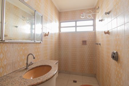 Casa à venda com 200m², 3 quartos e 2 vagasBanheiro da Suíte