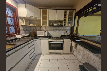 Casa à venda com 137m², 4 quartos e 2 vagas Casa à venda com 137m², 4 quartos e 2 vagasCozinha