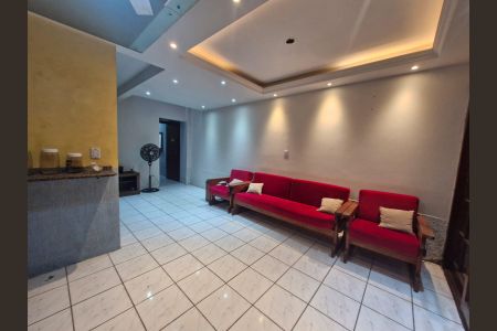 Casa à venda com 137m², 4 quartos e 2 vagas Casa à venda com 137m², 4 quartos e 2 vagasSala