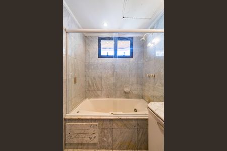 Apartamento para alugar com 676m², 4 quartos e 4 vagas Apartamento para alugar com 676m², 4 quartos e 4 vagasBanheiro da Suíte 2