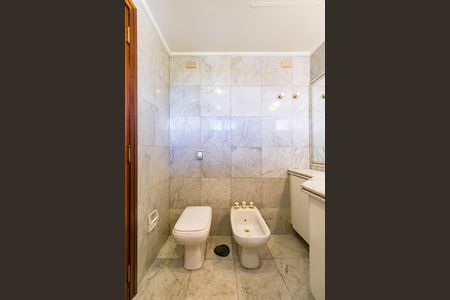 Apartamento para alugar com 676m², 4 quartos e 4 vagas Apartamento para alugar com 676m², 4 quartos e 4 vagasBanheiro da Suíte 1