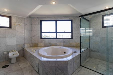 Apartamento para alugar com 676m², 4 quartos e 4 vagas Apartamento para alugar com 676m², 4 quartos e 4 vagasBanheiro da Suíte 4