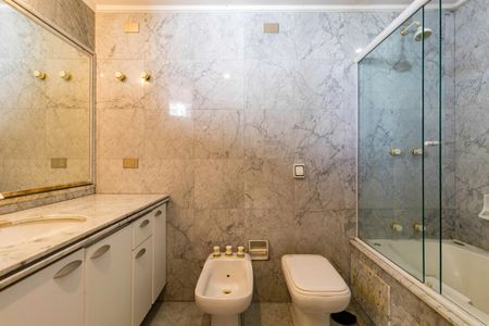 Apartamento para alugar com 676m², 4 quartos e 4 vagas Apartamento para alugar com 676m², 4 quartos e 4 vagasBanheiro da Suíte 3