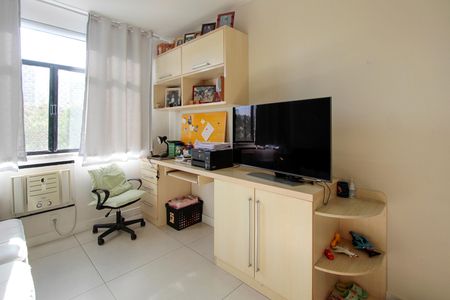 Apartamento à venda com 360m², 4 quartos e 2 vagasQuarto 2