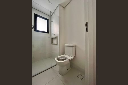 Banheiro de kitnet/studio para alugar com 1 quarto, 47m² em Centro, Campinas