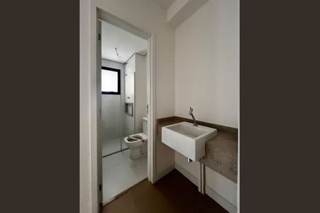 Banheiro de kitnet/studio para alugar com 1 quarto, 47m² em Centro, Campinas