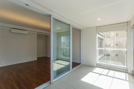 Apartamento à venda com 153m², 3 quartos e 3 vagas Apartamento à venda com 153m², 3 quartos e 3 vagasVaranda da Sala