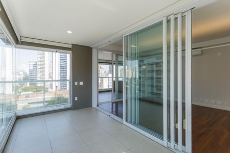 Apartamento à venda com 153m², 3 quartos e 3 vagas Apartamento à venda com 153m², 3 quartos e 3 vagasVaranda da Sala