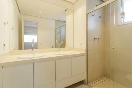 Apartamento à venda com 153m², 3 quartos e 3 vagas Apartamento à venda com 153m², 3 quartos e 3 vagasBanheiro da Suíte 2