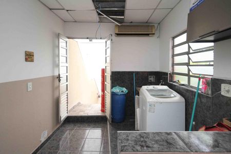 Casa à venda com 230m², 2 quartos e 3 vagasÁrea de Serviço