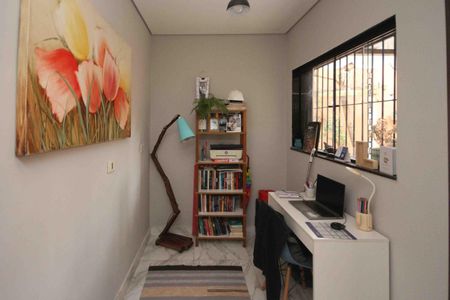 Casa à venda com 230m², 2 quartos e 3 vagasEscritório