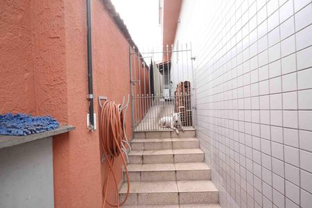 Casa à venda com 230m², 2 quartos e 3 vagasEscada