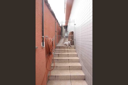 Casa à venda com 230m², 2 quartos e 3 vagasEscada