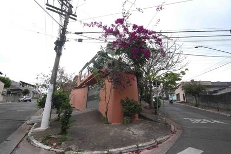 Casa à venda com 230m², 2 quartos e 3 vagasFachada