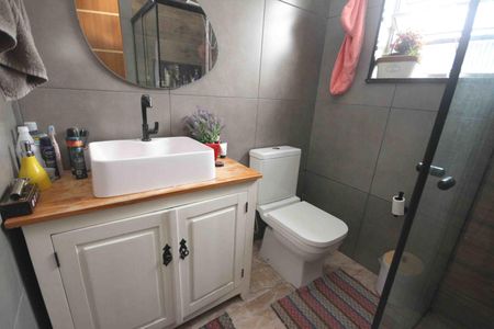 Casa à venda com 230m², 2 quartos e 3 vagasBanheiro